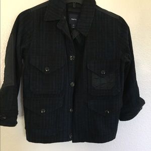 Gapkids boy navy and black heavy winter coat.